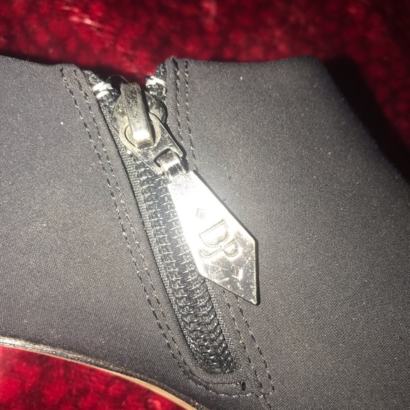 Black Donald J. Pliner Booties Sz. 6.5 - Picture 3 of 7